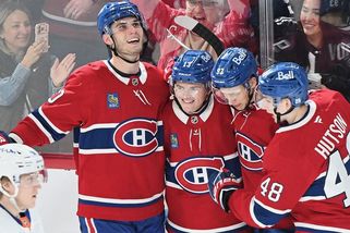 NHL | Životní koncert s ježkem na hlavě. Pastrňákův zápis se třese před Slafkovským - Sport.cz